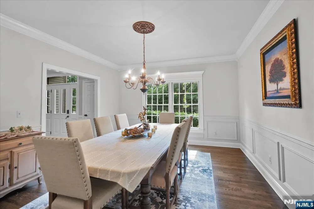 8 Goldfinch Run Kinnelonugh, NJ 07405