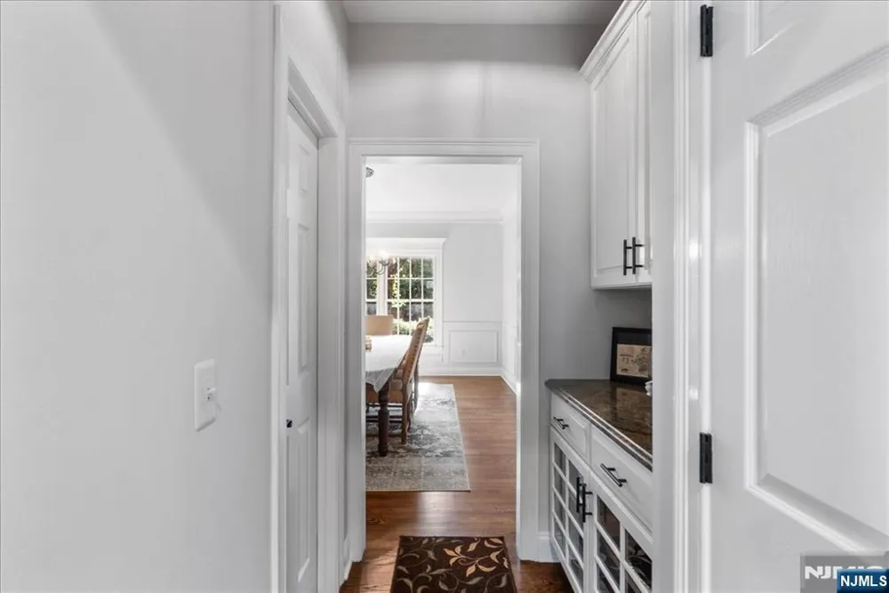 8 Goldfinch Run Kinnelonugh, NJ 07405