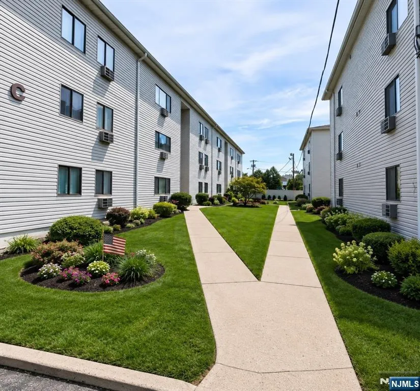 250 Grant Avenue C29 / 329 Lyndhurst, NJ 07071