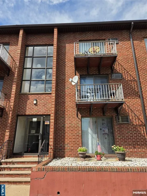 550 Central Avenue 30