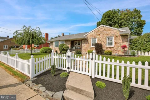 40 S LAUREL STREET