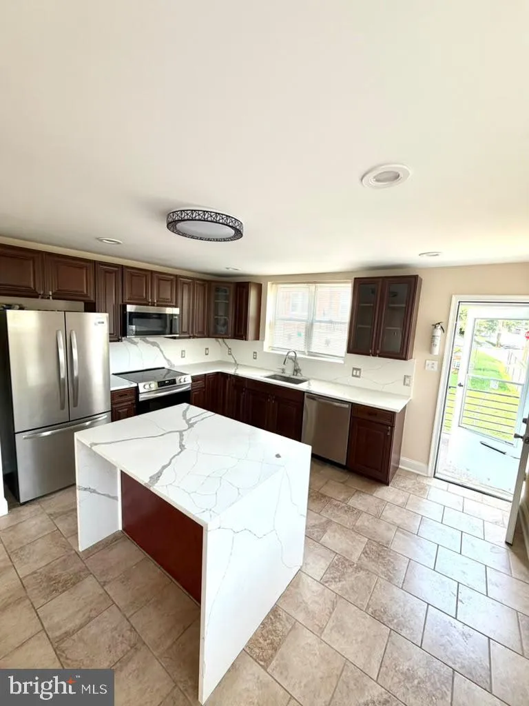 6062 CAMAC STREET Philadelphia, PA 19141