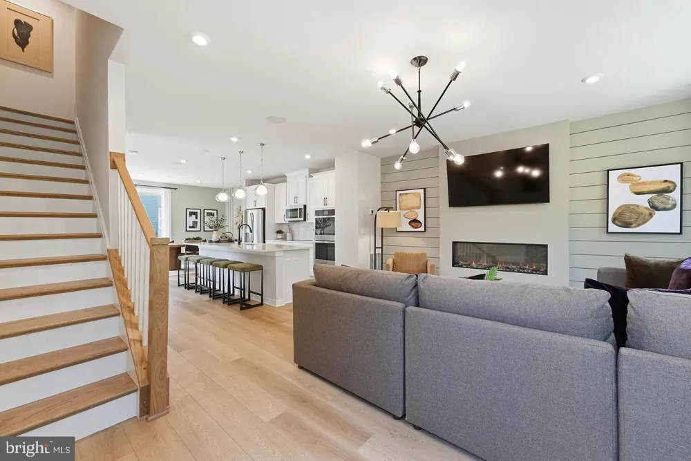 46325 CRANSTON STREET Potomac Falls, VA 20165