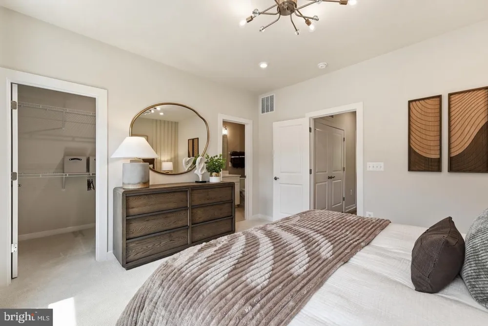46325 CRANSTON STREET Potomac Falls, VA 20165
