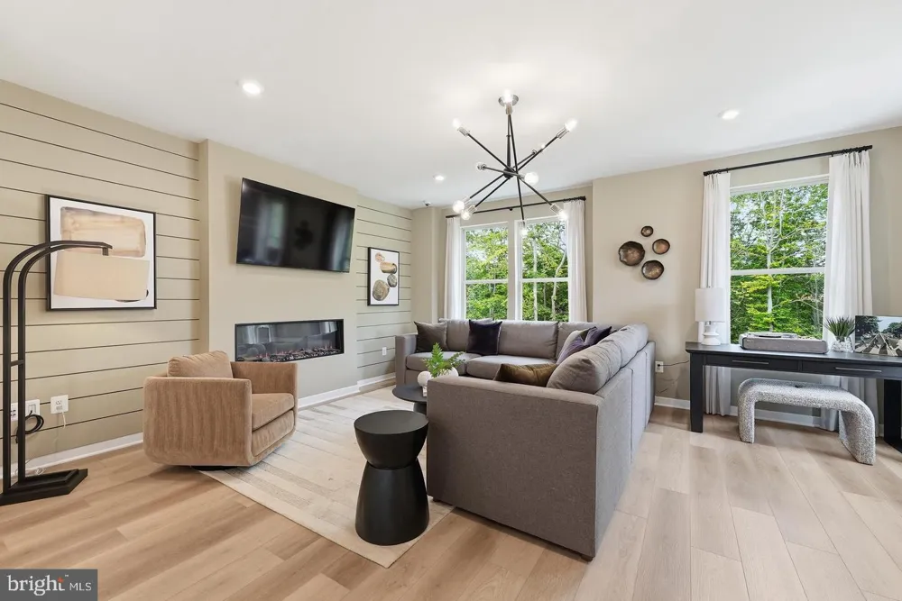 46325 CRANSTON STREET Potomac Falls, VA 20165