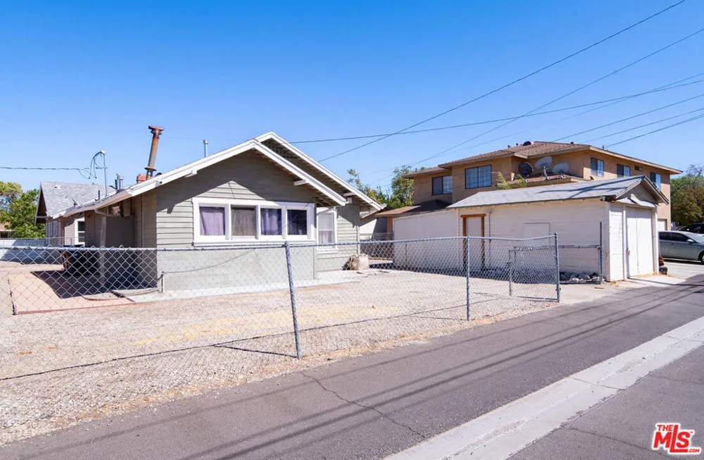 44619 Beech Avenue Lancaster, CA 93534