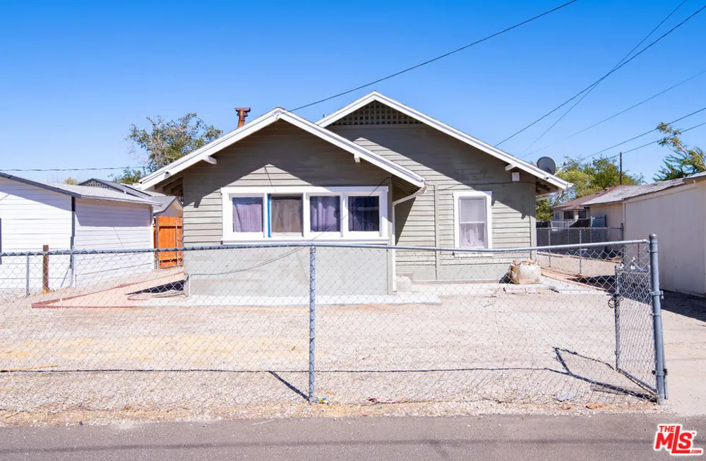 44619 Beech Avenue Lancaster, CA 93534