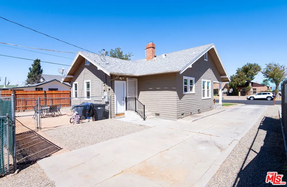 44619 Beech Avenue Lancaster, CA 93534