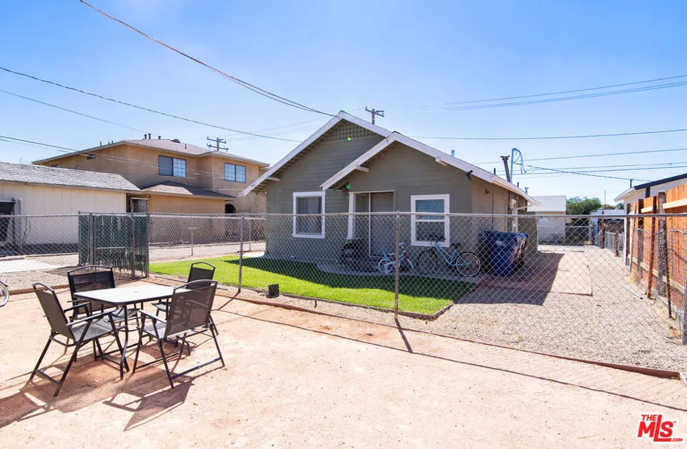 44619 Beech Avenue Lancaster, CA 93534