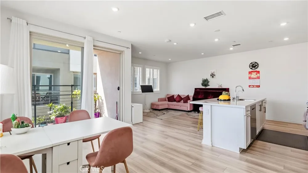 1570 Topeka Avenue #8 Placentia, CA 92870