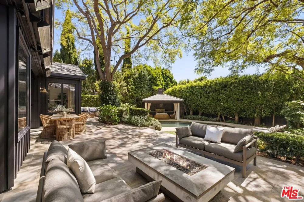 13574 D'Este Drive Pacific Palisades, CA 90272