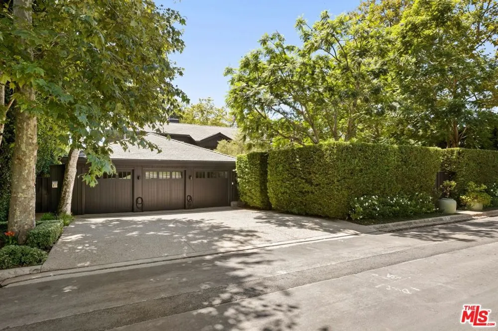 13574 D'Este Drive Pacific Palisades, CA 90272