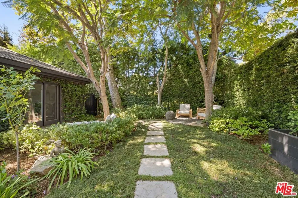 13574 D'Este Drive Pacific Palisades, CA 90272