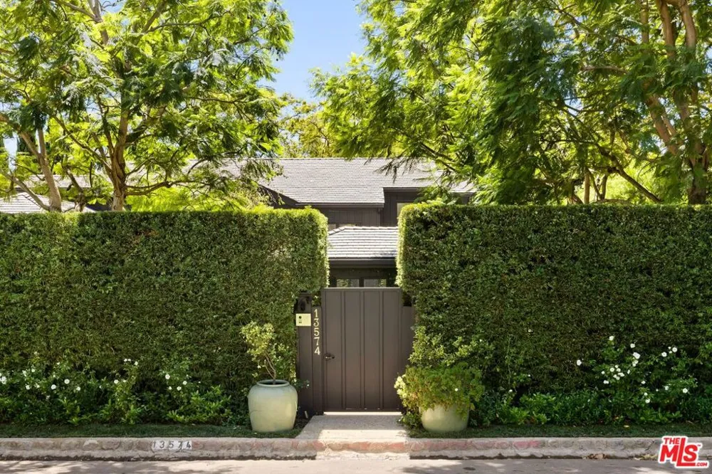 13574 D'Este Drive Pacific Palisades, CA 90272
