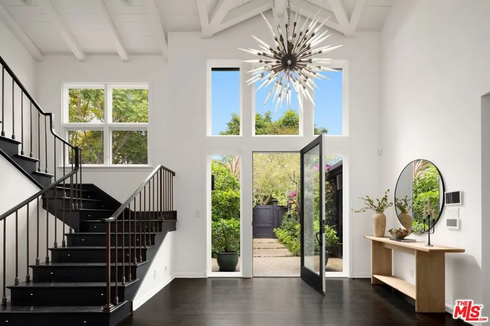 13574 D'Este Drive Pacific Palisades, CA 90272