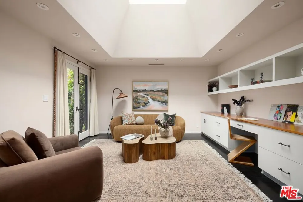 13574 D'Este Drive Pacific Palisades, CA 90272