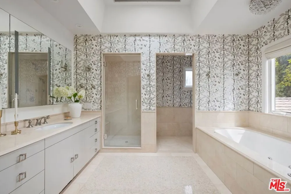 13574 D'Este Drive Pacific Palisades, CA 90272