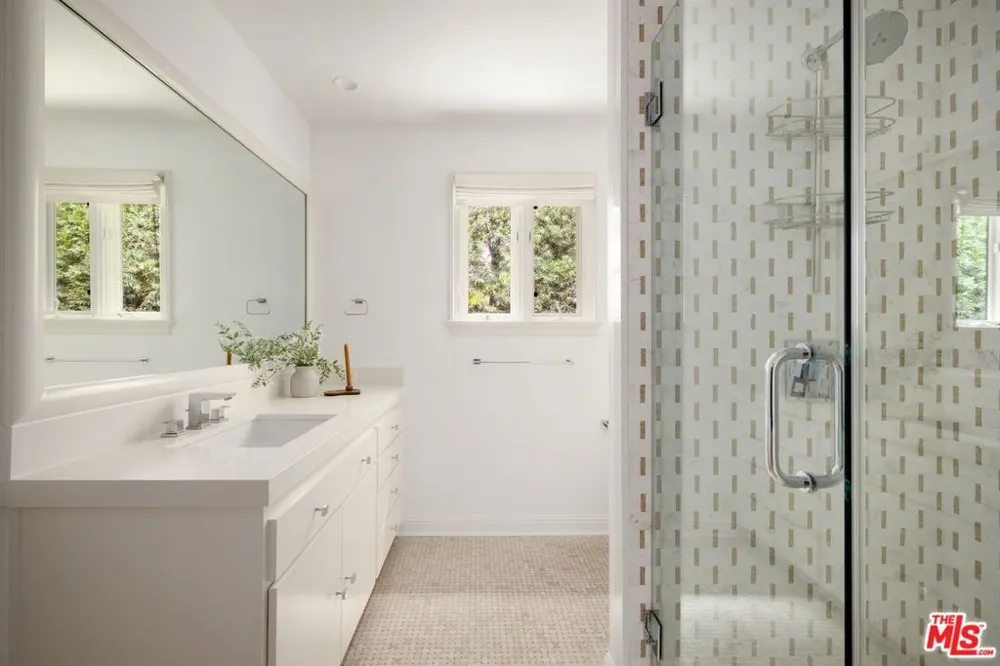 13574 D'Este Drive Pacific Palisades, CA 90272
