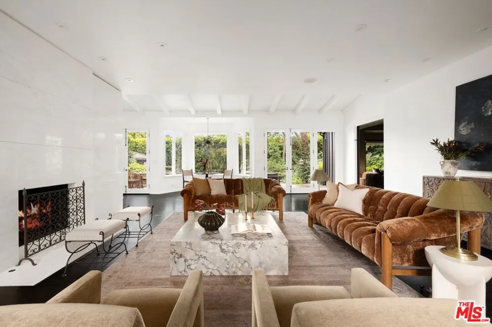 13574 D'Este Drive Pacific Palisades, CA 90272