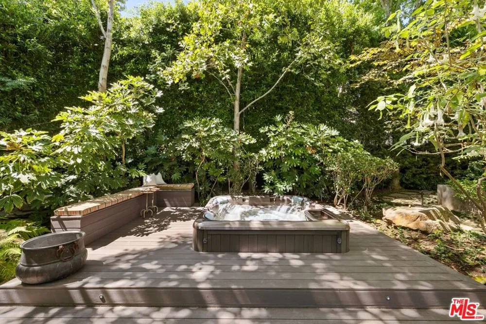 13574 D'Este Drive Pacific Palisades, CA 90272