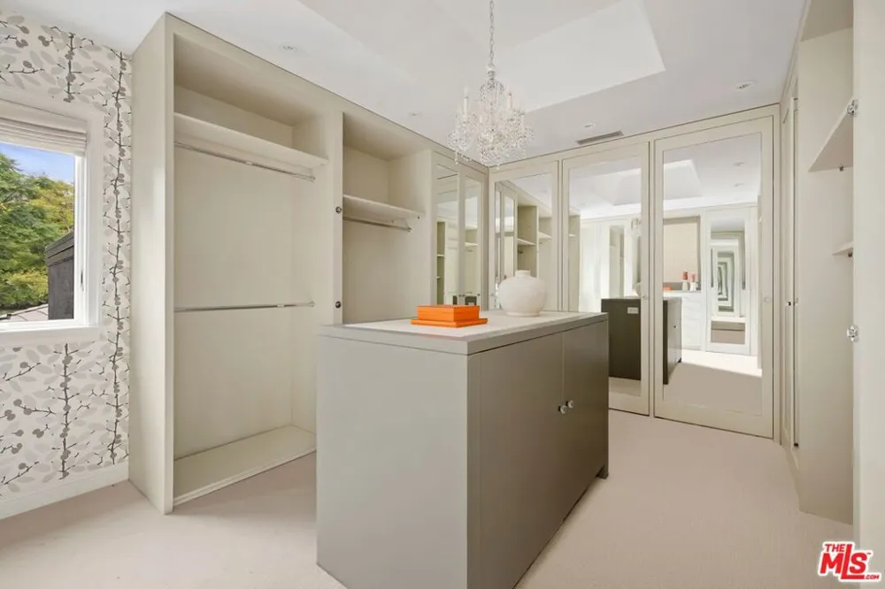 13574 D'Este Drive Pacific Palisades, CA 90272