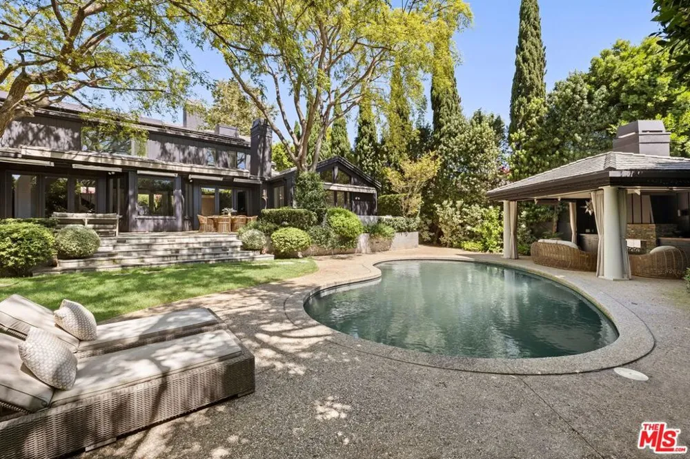 13574 D'Este Drive Pacific Palisades, CA 90272