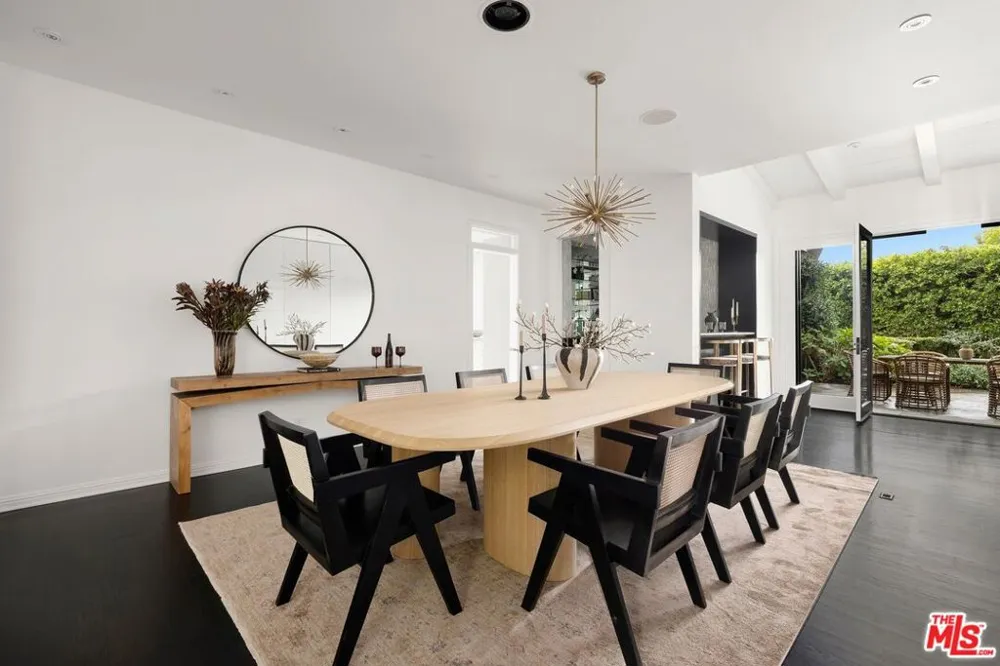 13574 D'Este Drive Pacific Palisades, CA 90272