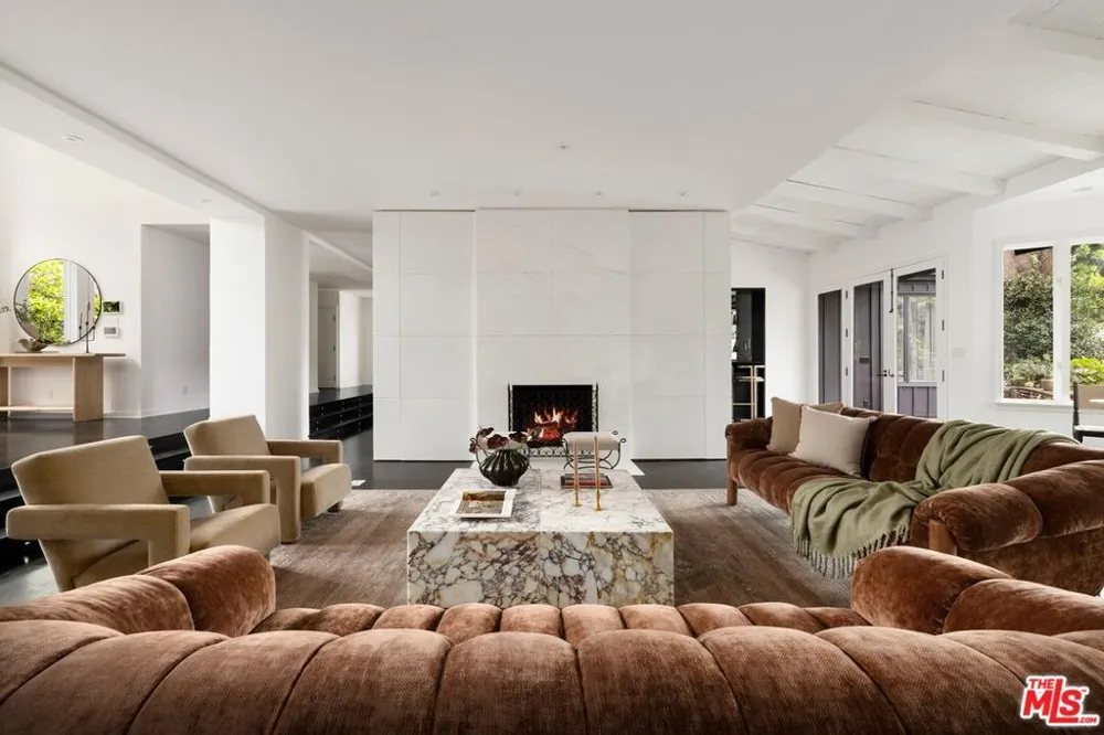 13574 D'Este Drive Pacific Palisades, CA 90272