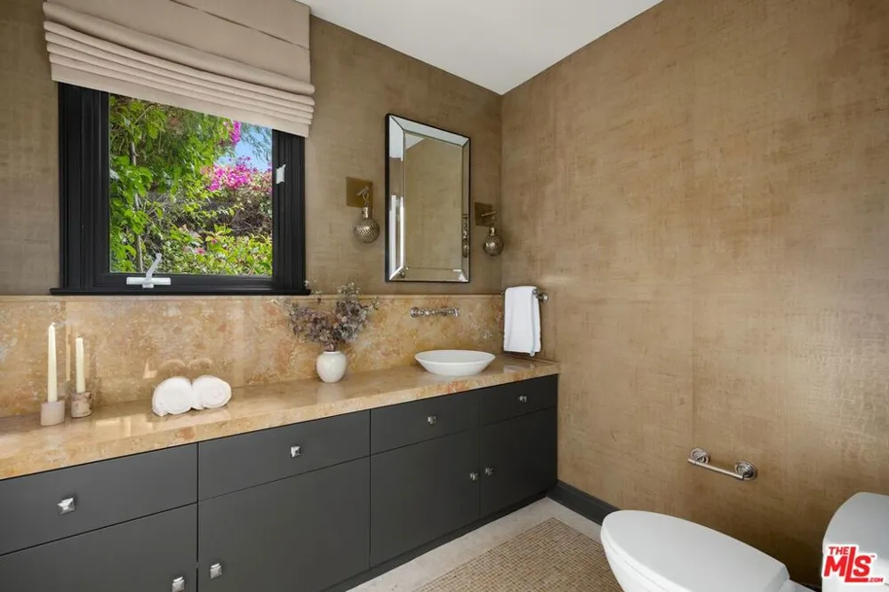 13574 D'Este Drive Pacific Palisades, CA 90272