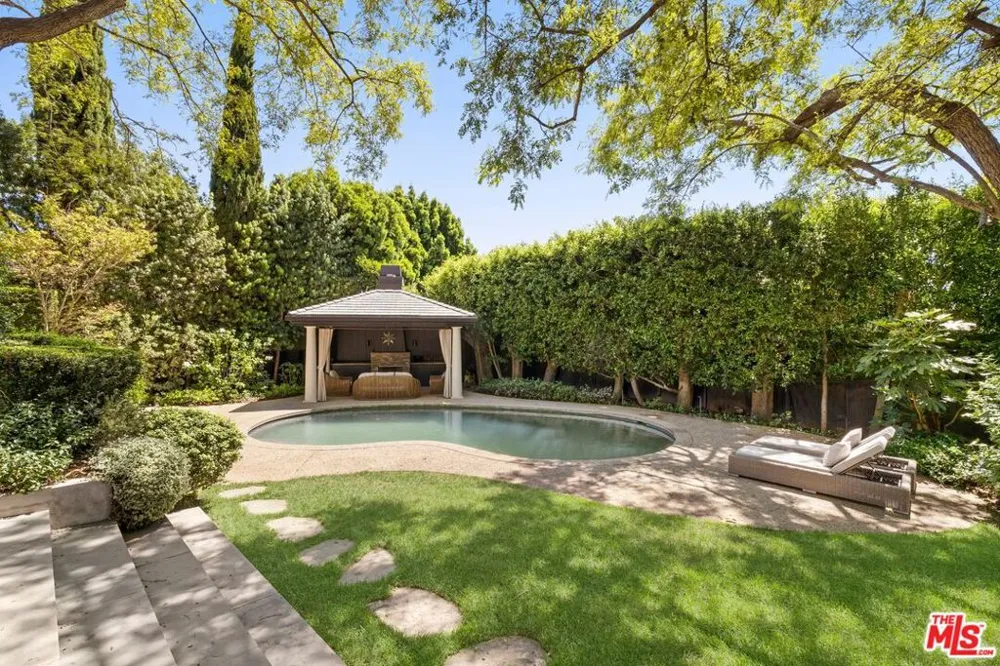 13574 D'Este Drive Pacific Palisades, CA 90272