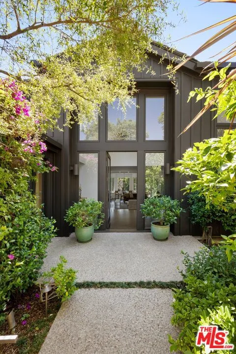 13574 D'Este Drive Pacific Palisades, CA 90272