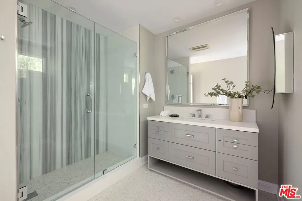 13574 D'Este Drive Pacific Palisades, CA 90272