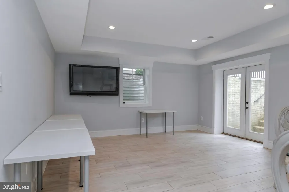 10704 WARWICK AVENUE #A Fairfax, VA 22030