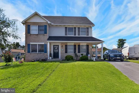 1048 HAMPTON CIRCLE
