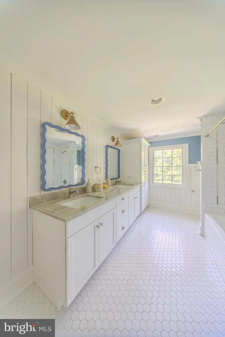 31 E ELM AVENUE Haddonfield, NJ 08033