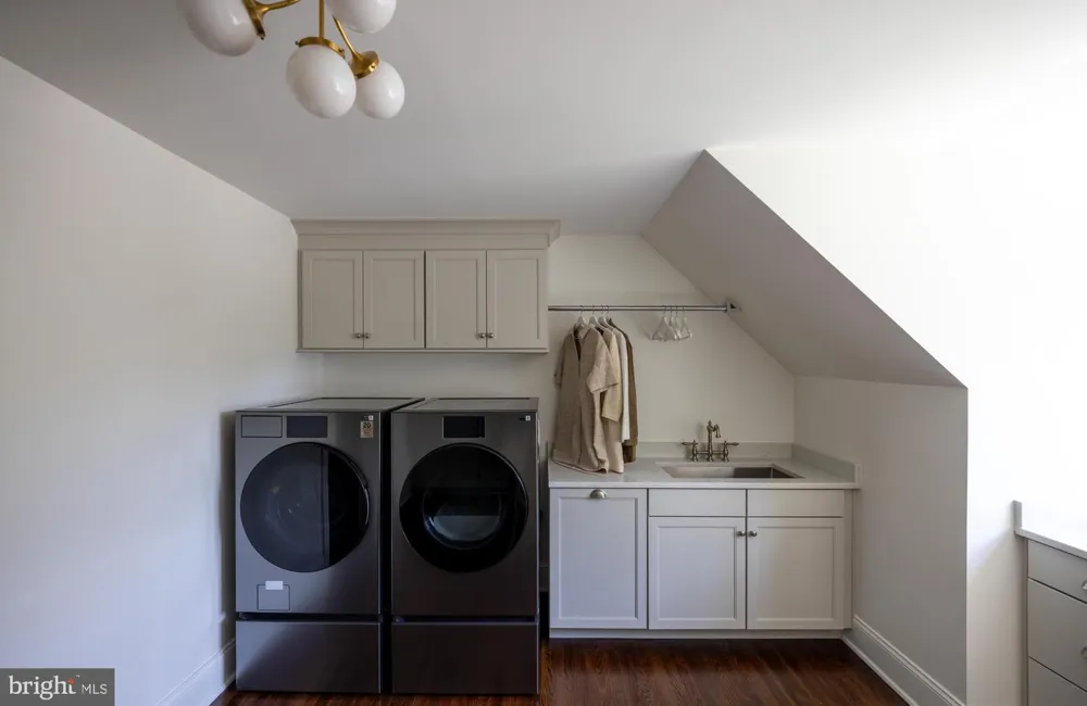 31 E ELM AVENUE Haddonfield, NJ 08033