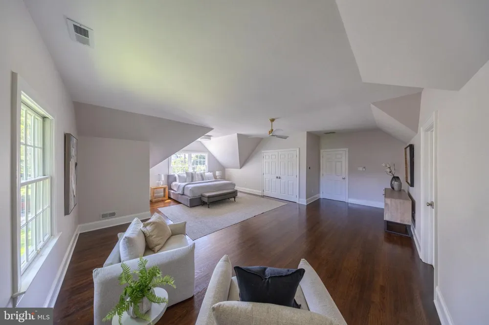 31 E ELM AVENUE Haddonfield, NJ 08033