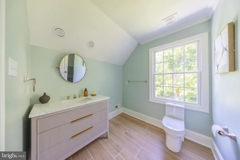 31 E ELM AVENUE Haddonfield, NJ 08033