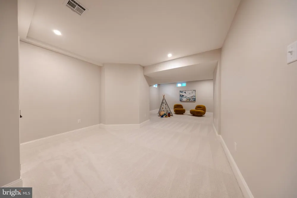 31 E ELM AVENUE Haddonfield, NJ 08033