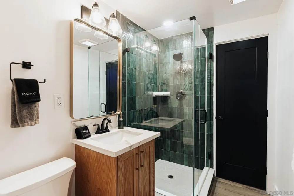 1953 Emerald St San Diego, CA 92109