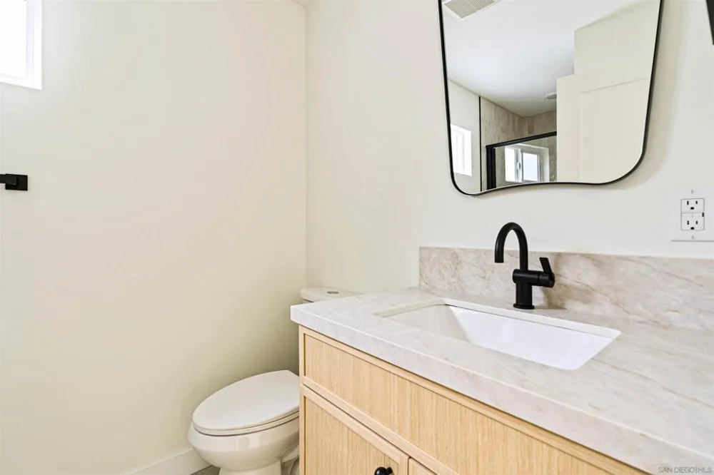 1953 Emerald St San Diego, CA 92109