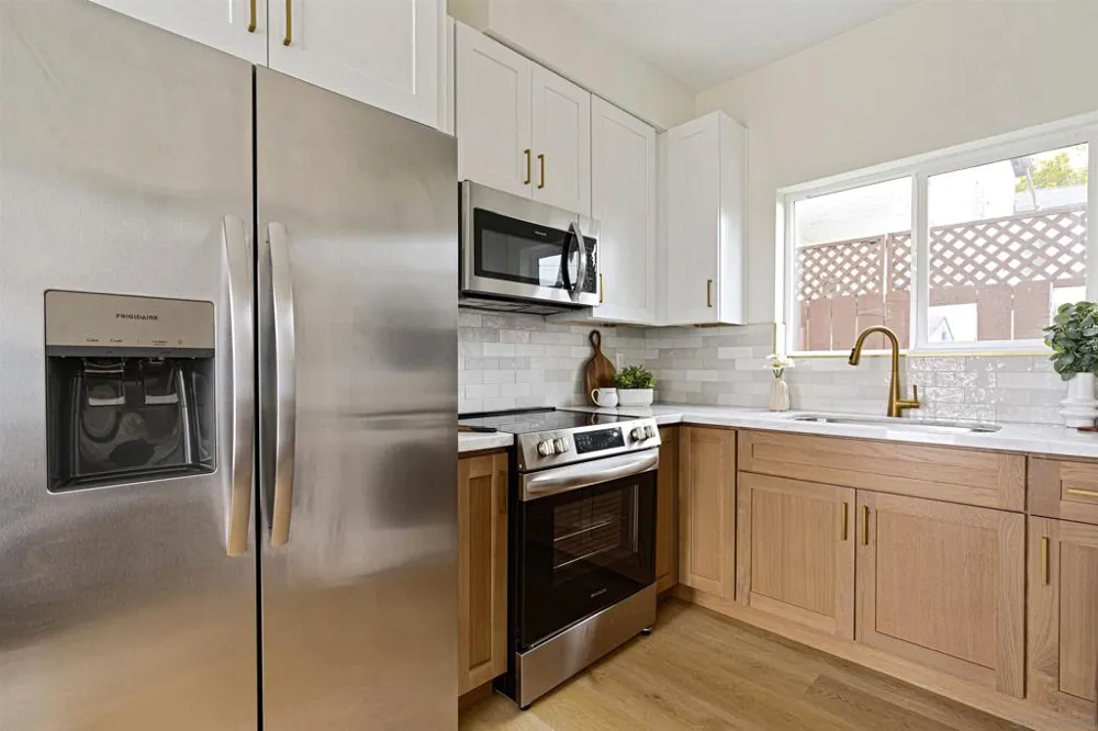 1953 Emerald St San Diego, CA 92109