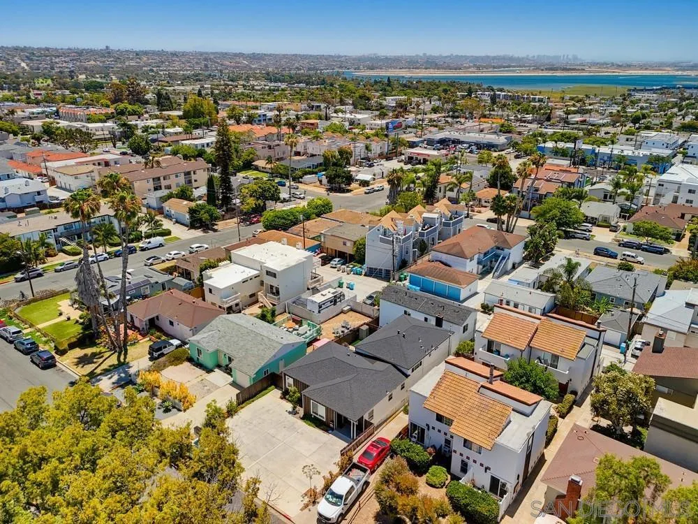 1953 Emerald St San Diego, CA 92109