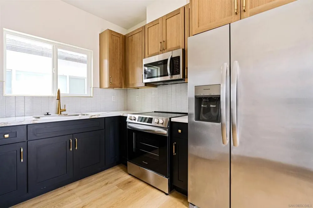 1953 Emerald St San Diego, CA 92109