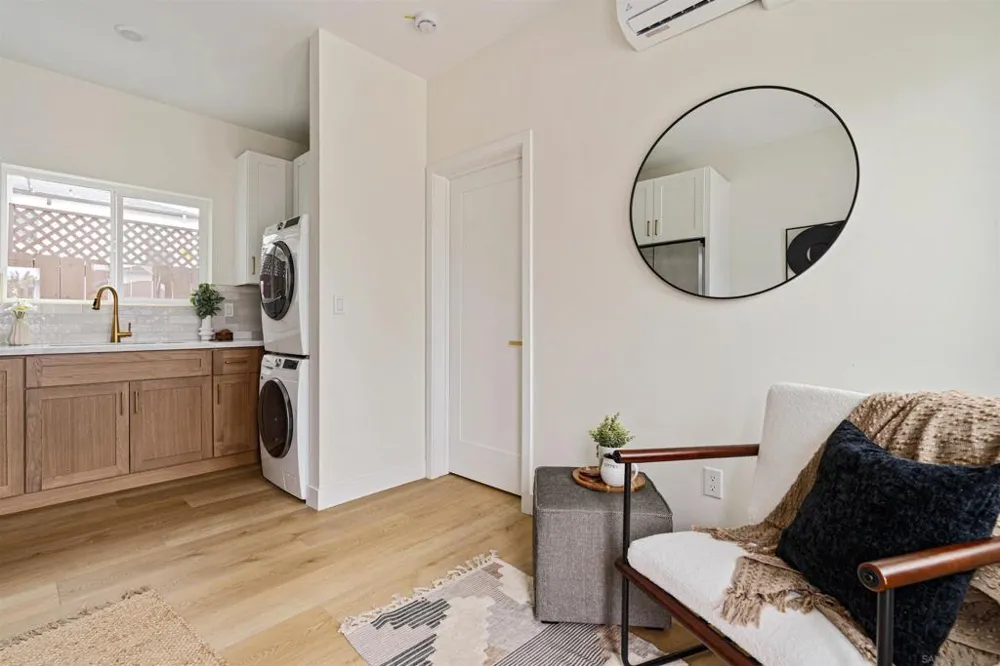 1953 Emerald St San Diego, CA 92109