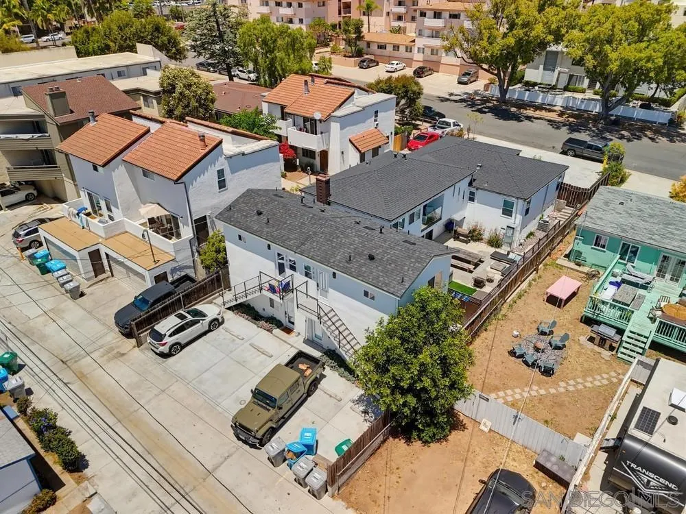 1953 Emerald St San Diego, CA 92109