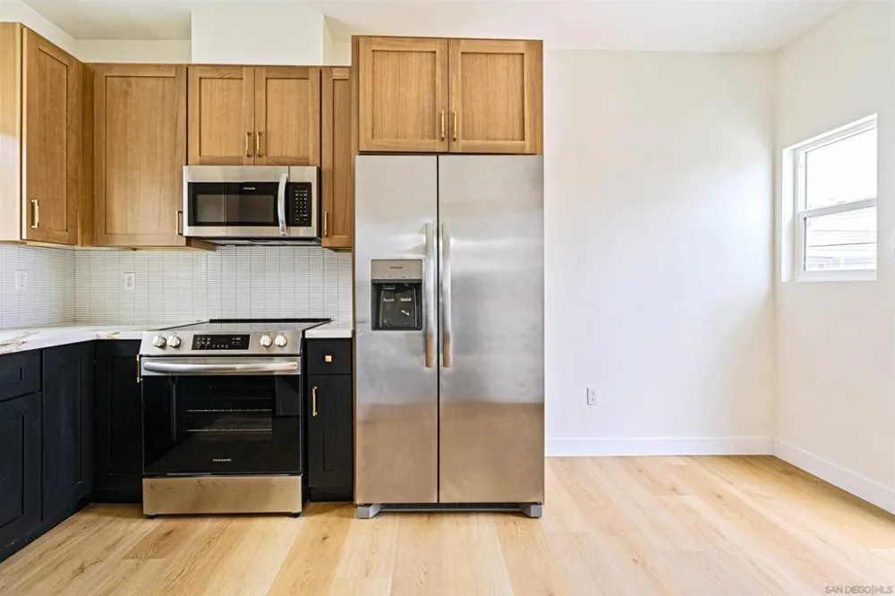 1953 Emerald St San Diego, CA 92109