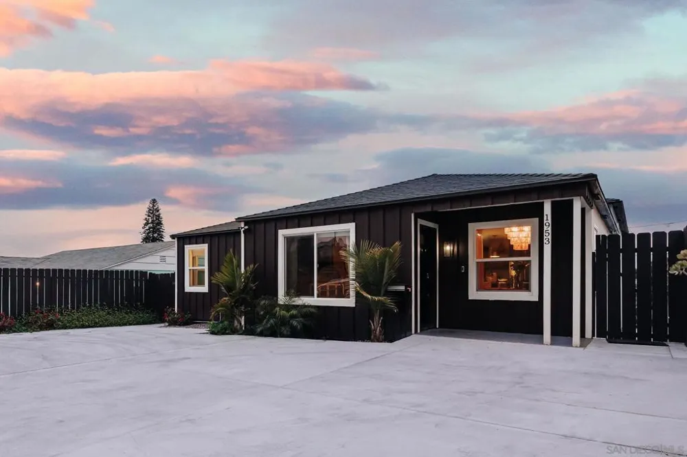 1953 Emerald St San Diego, CA 92109