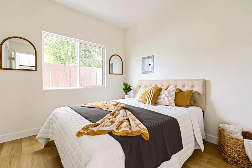1953 Emerald St San Diego, CA 92109