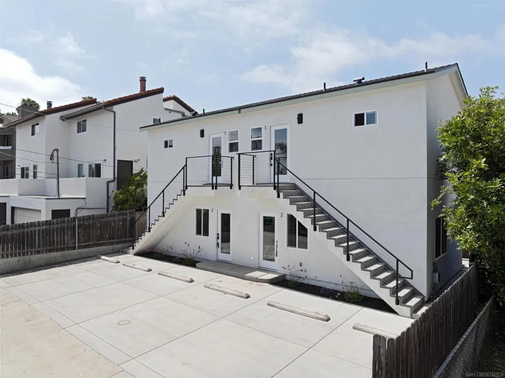 1953 Emerald St San Diego, CA 92109